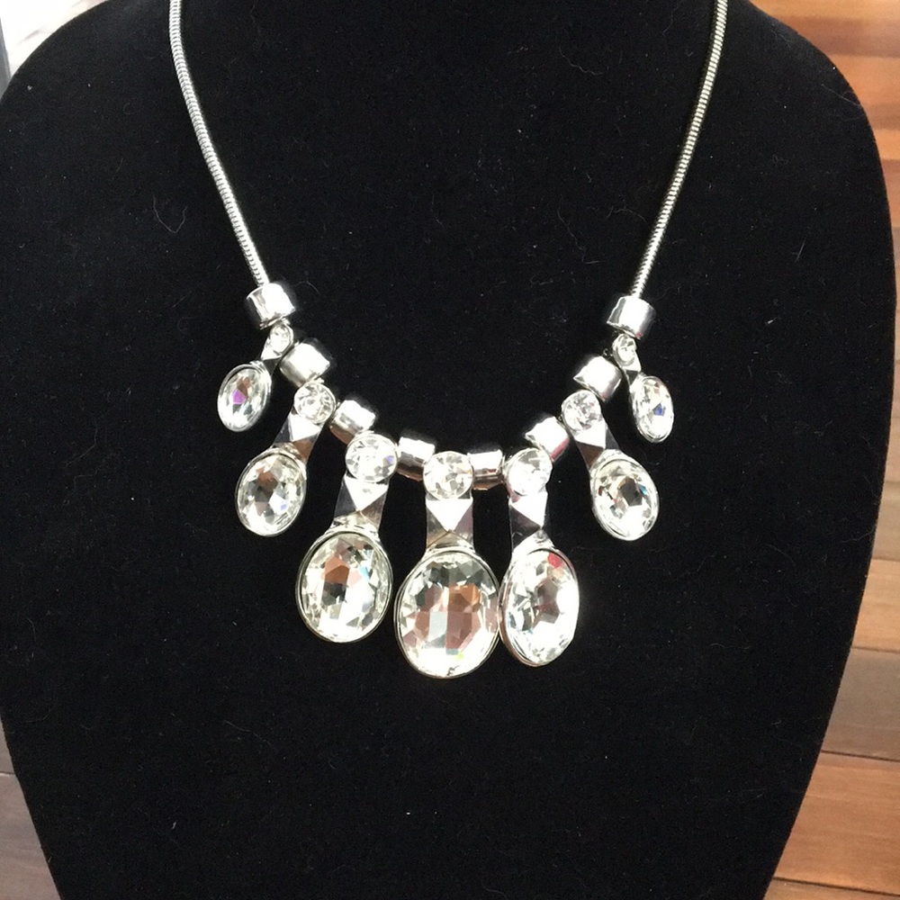 Stunning sparking statement necklace